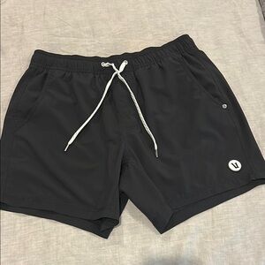 Vuori Kore 5” Shorts with Liner in Black EUC